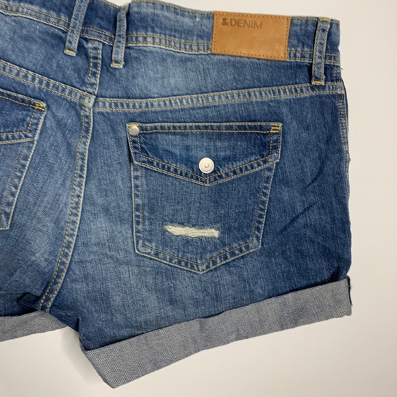 H&M women’s distressed cuffed denim shorts sz.8 - Picture 6 of 11